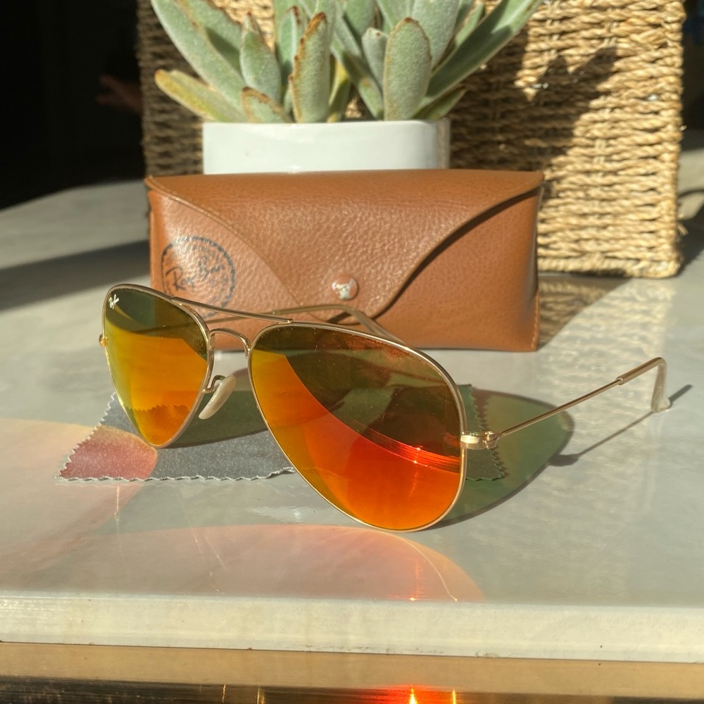 Ray Ban aviator sunglasses w case and cloth